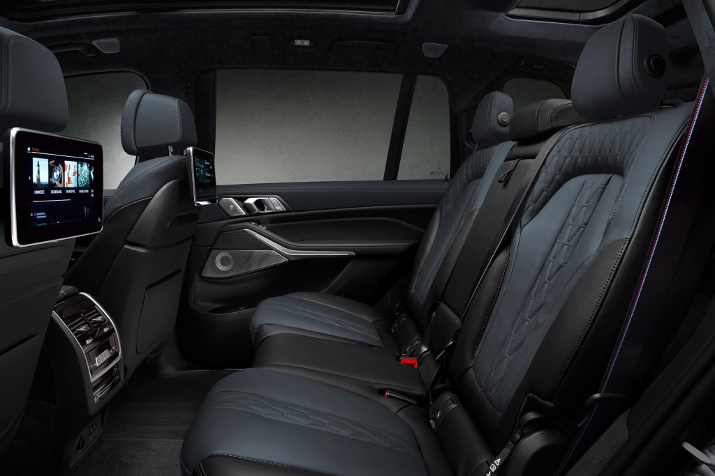 BMW X7 Dark Shadow Edition Achterbank