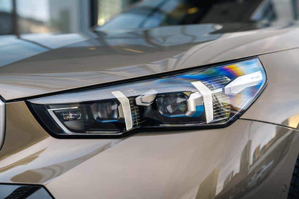 BMW i5 koplamp