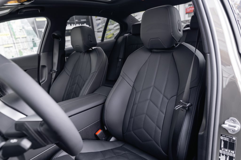 BMW i5 stoelen