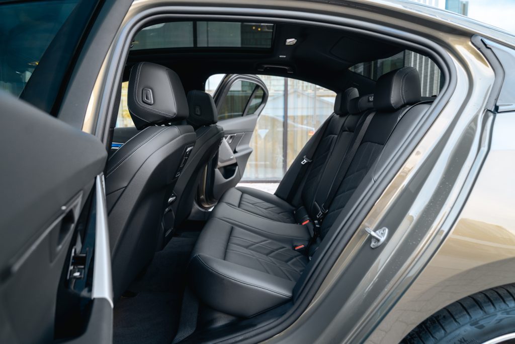 BMW i5 achterbank