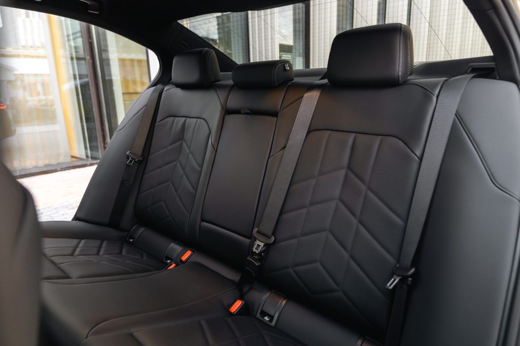 BMW i5 achterbank