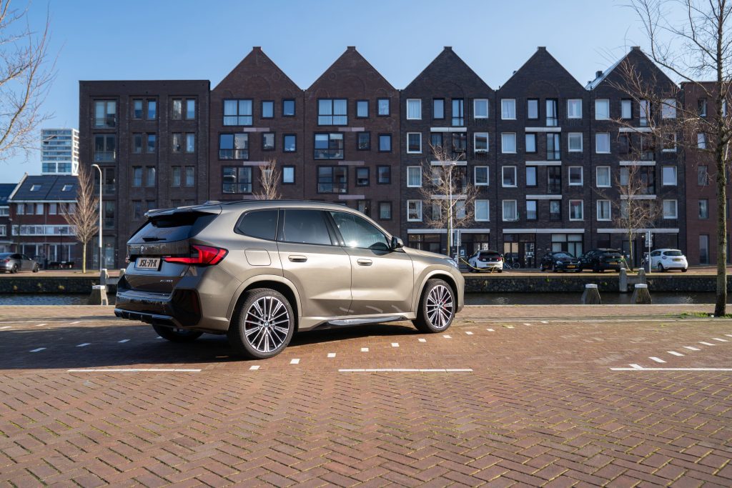 BMW iX1
