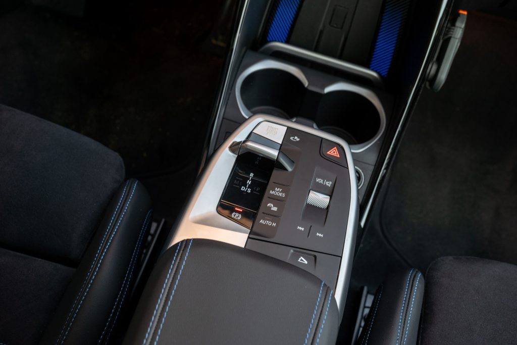 BMW iX1