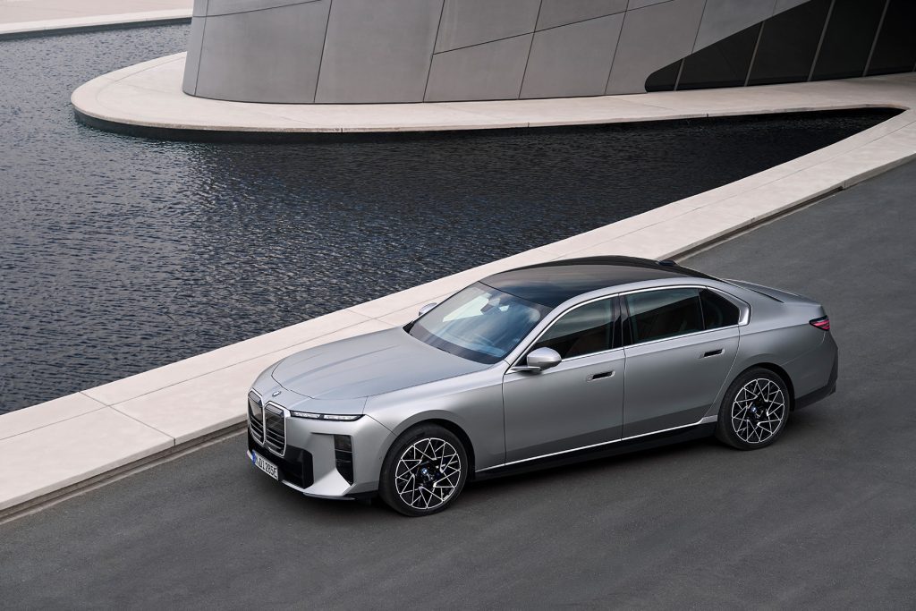 BMW i7
