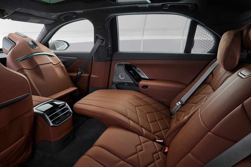 BMW i7