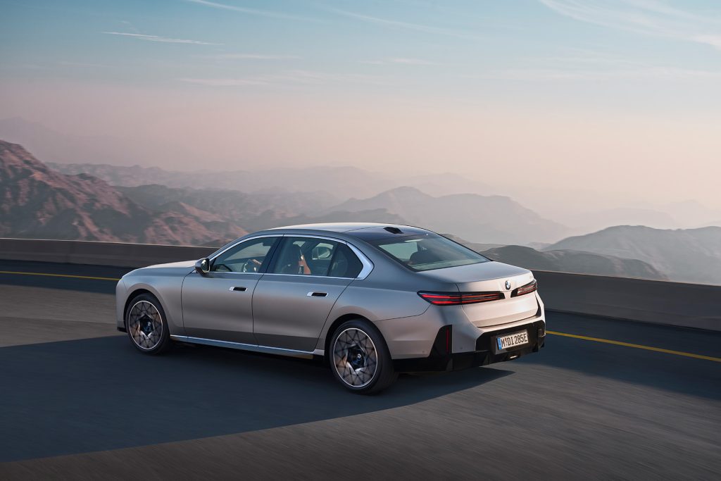 BMW i7