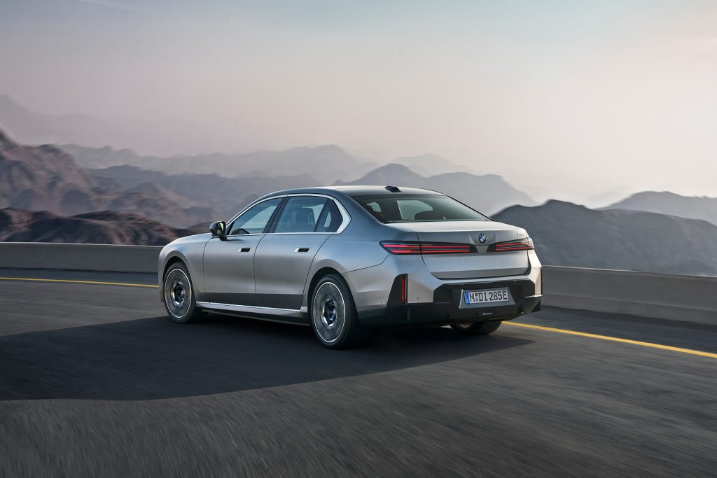 BMW i7