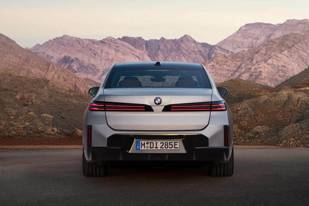 BMW i7