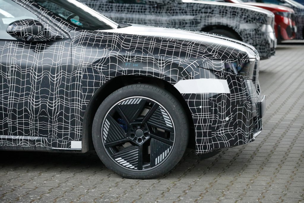 BMW iX4