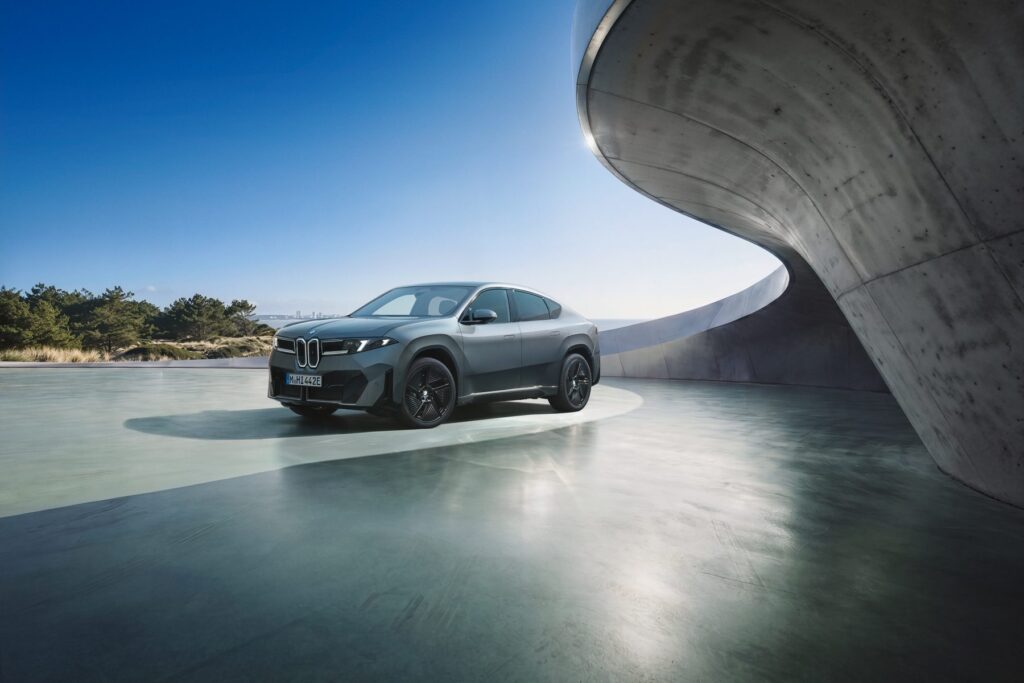 BMW iX4