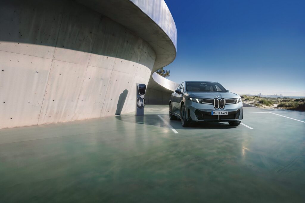 BMW iX4