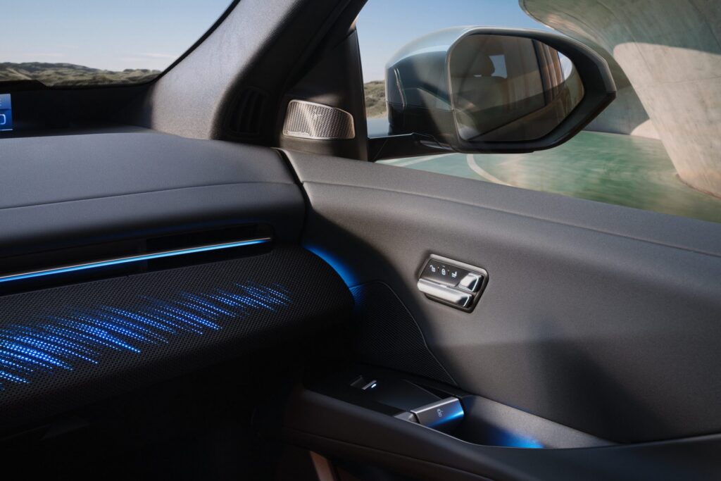 BMW iX4