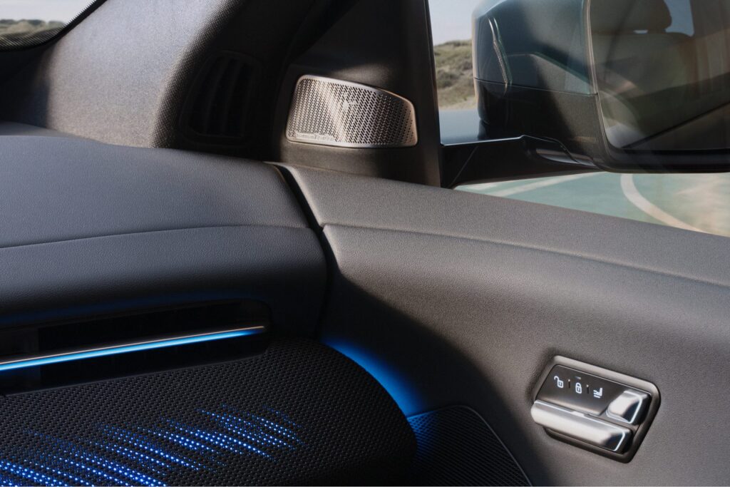 BMW iX4